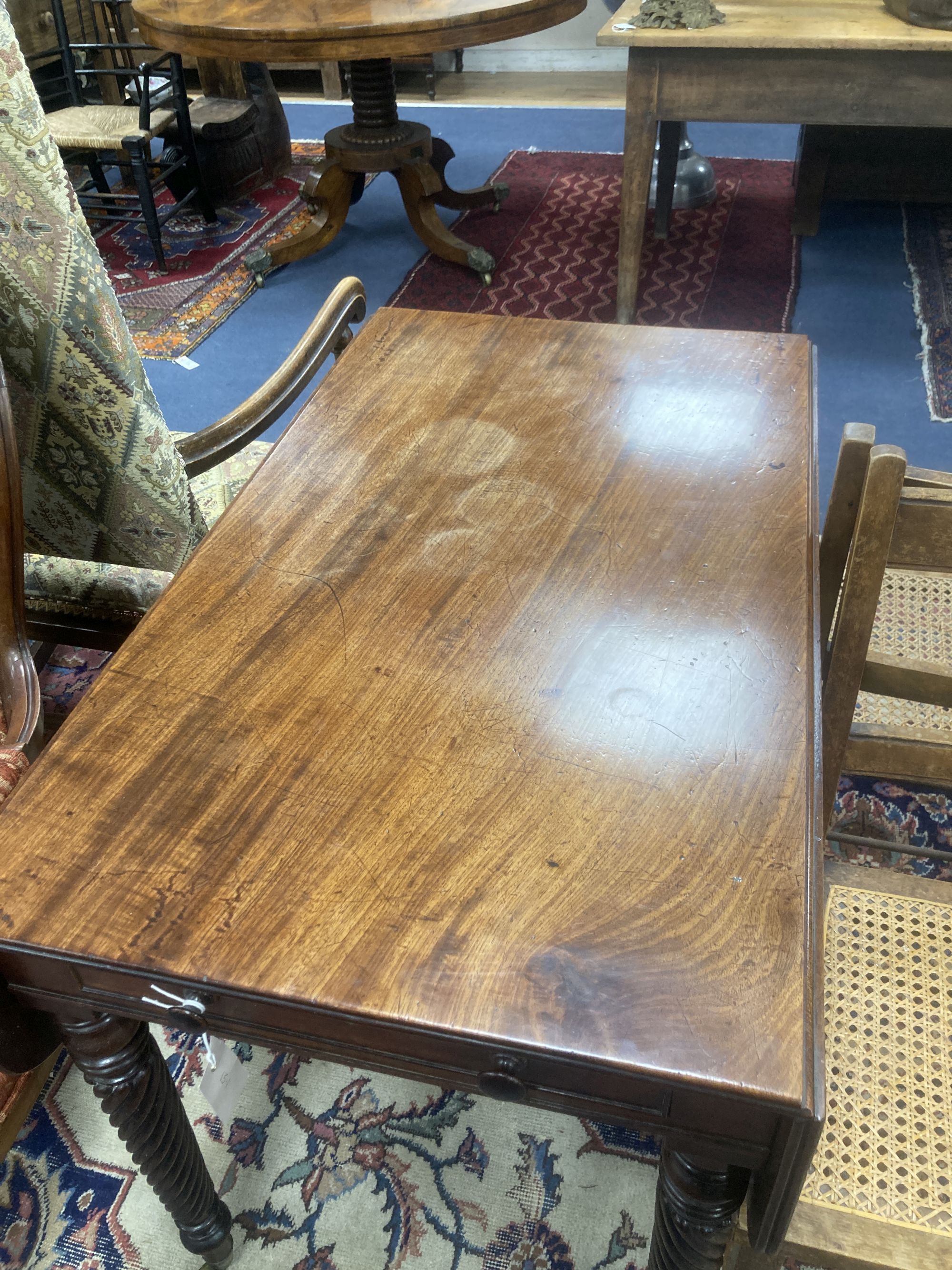 A Regency mahogany Pembroke table, width 91cm, depth 54cm, height 72cm